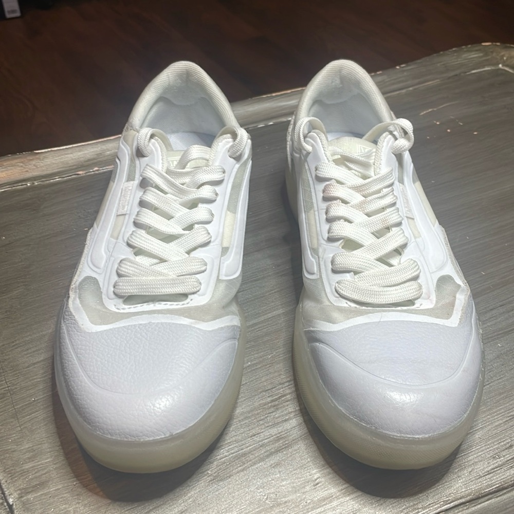 VANS ultimate waffle skateboarding size 7 leather, gently used